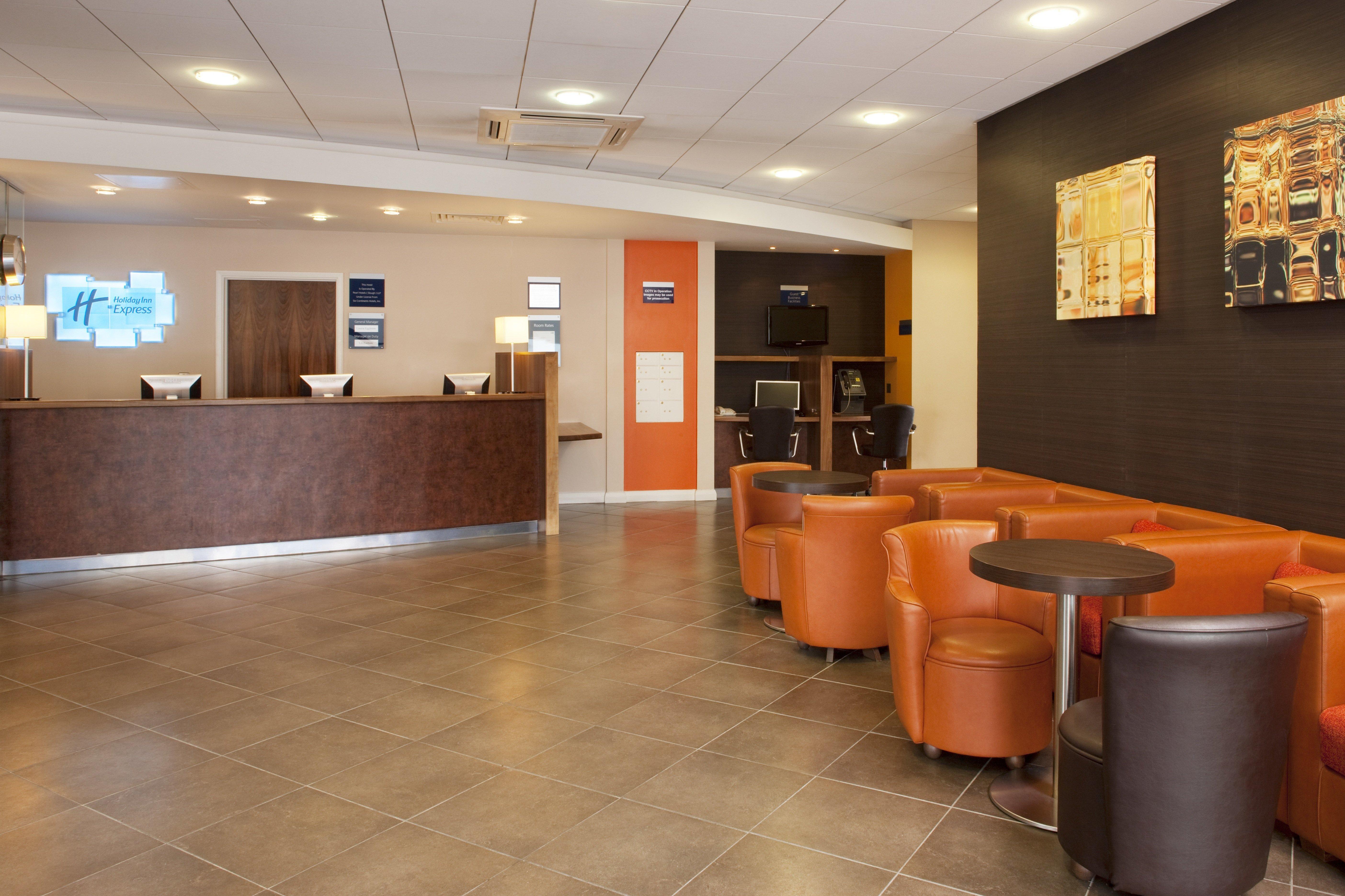 Holiday Inn Express סלאו מראה חיצוני תמונה