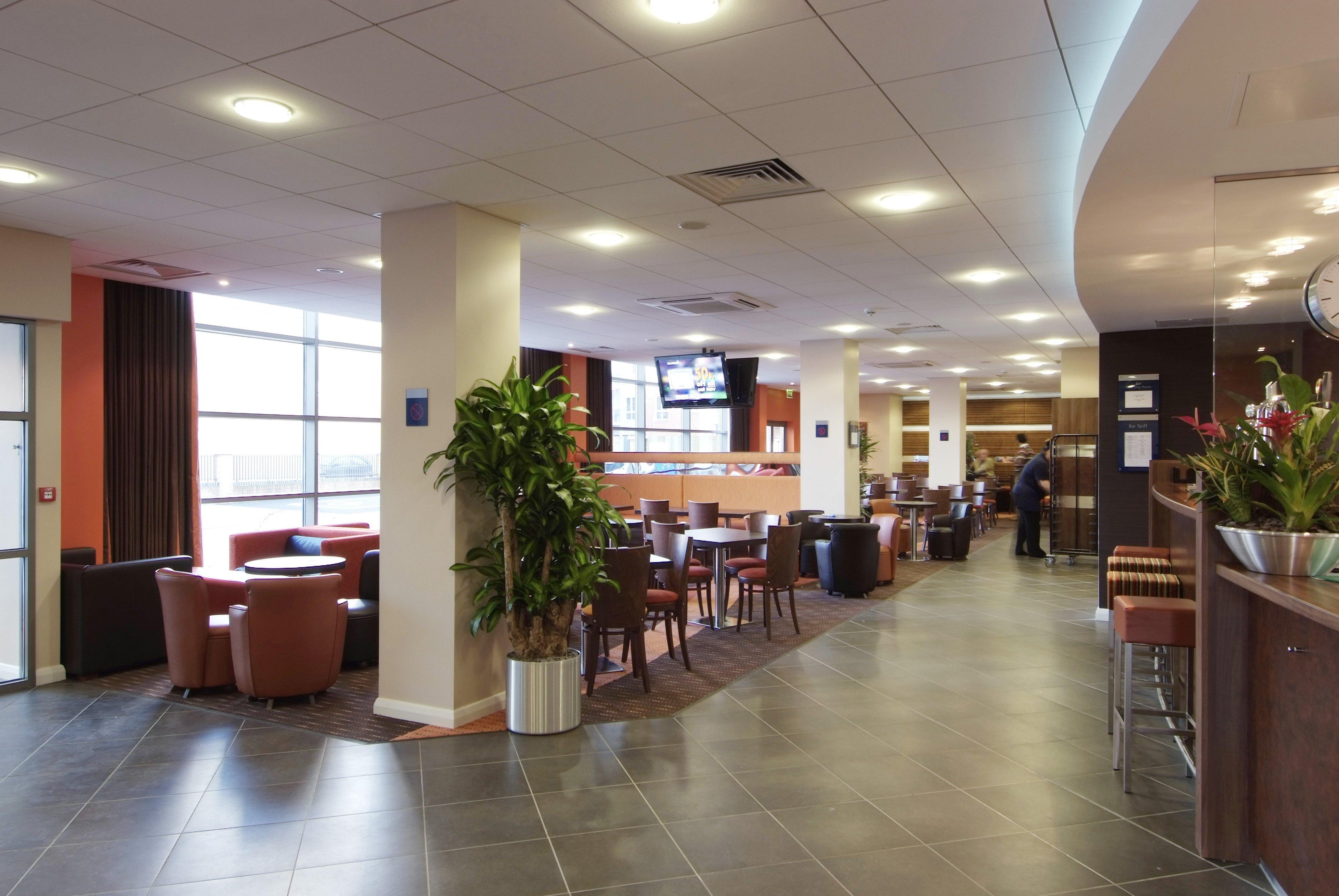 Holiday Inn Express סלאו מראה חיצוני תמונה