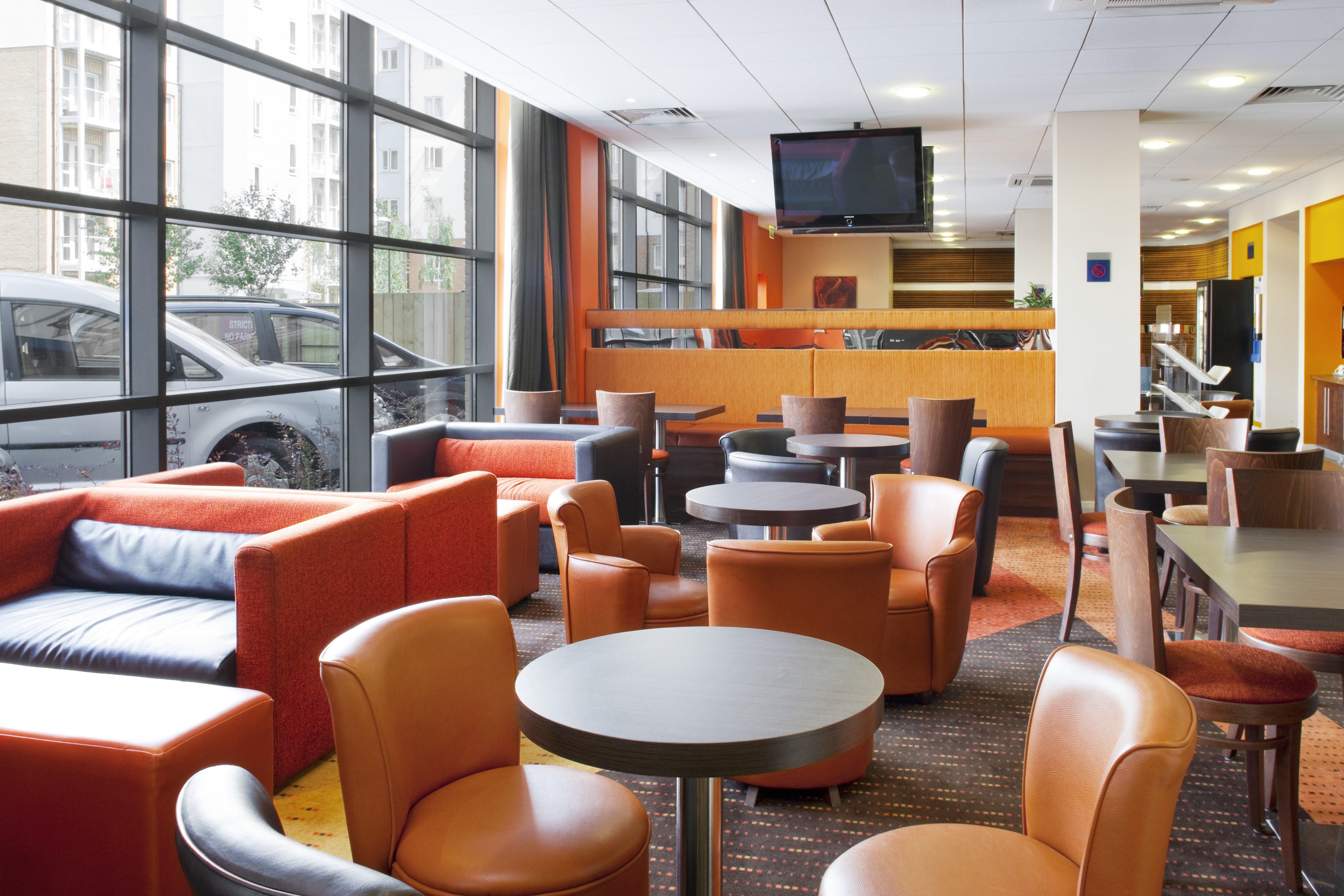 Holiday Inn Express סלאו מסעדה תמונה