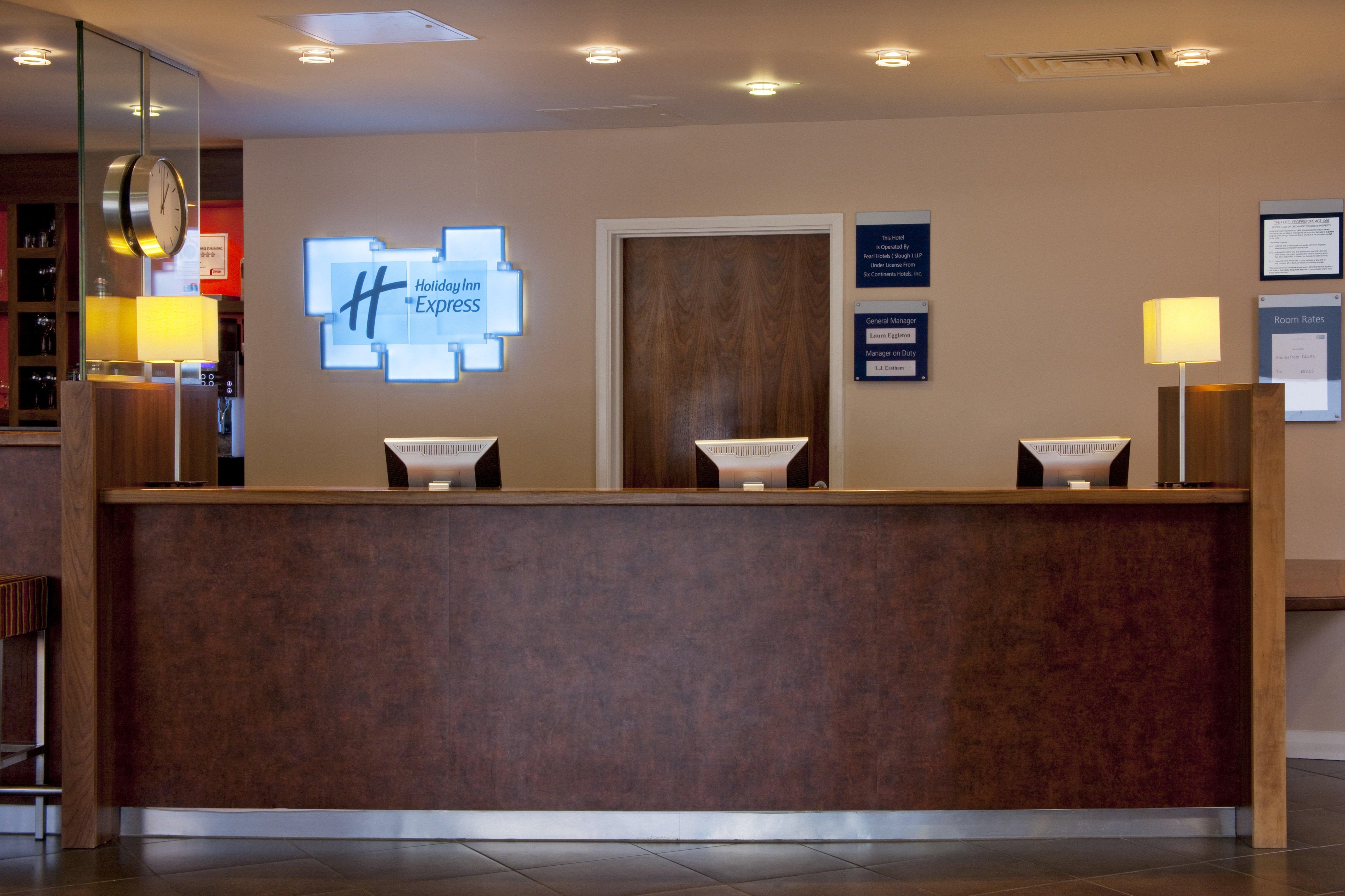 Holiday Inn Express סלאו מראה פנימי תמונה