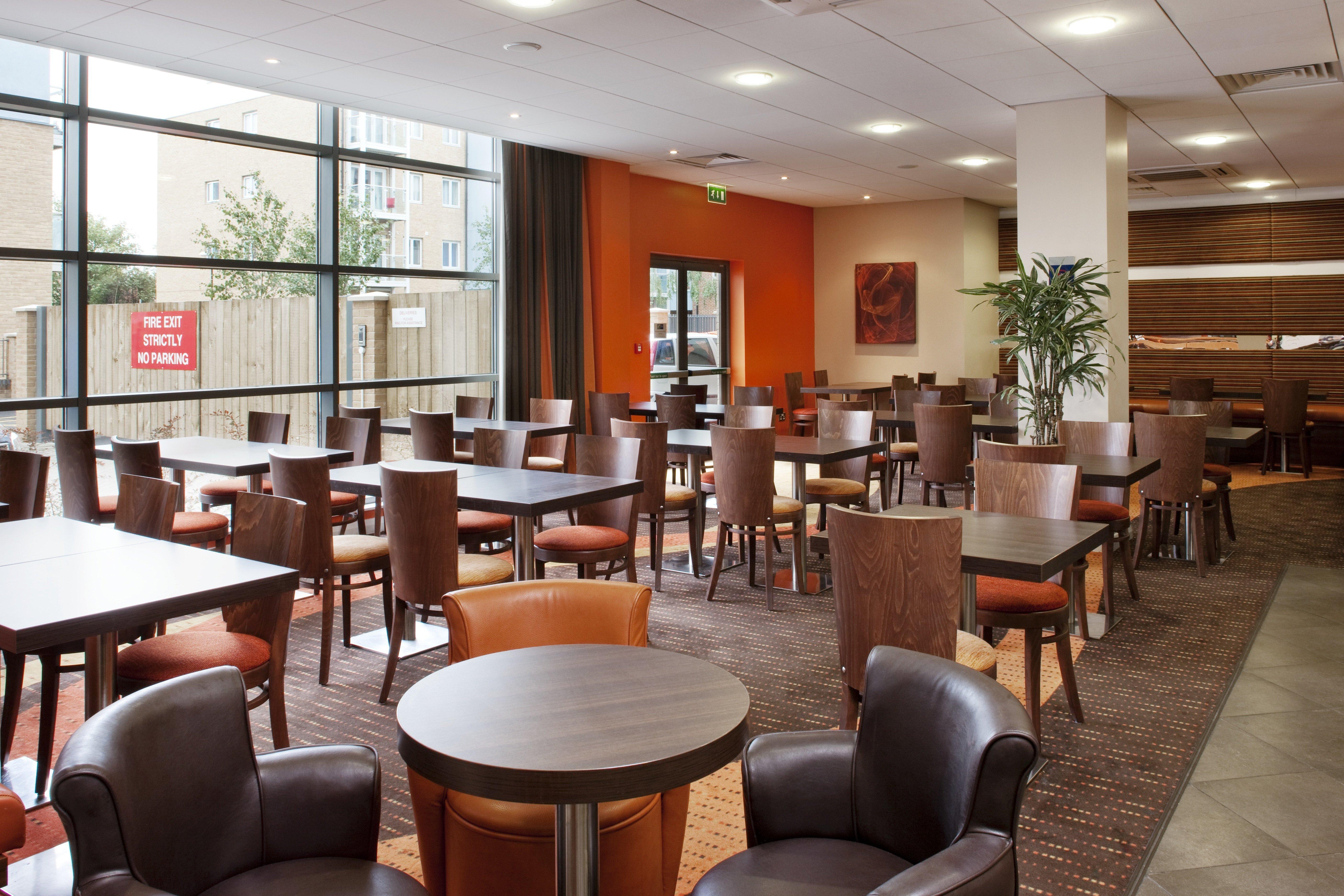 Holiday Inn Express סלאו מראה חיצוני תמונה