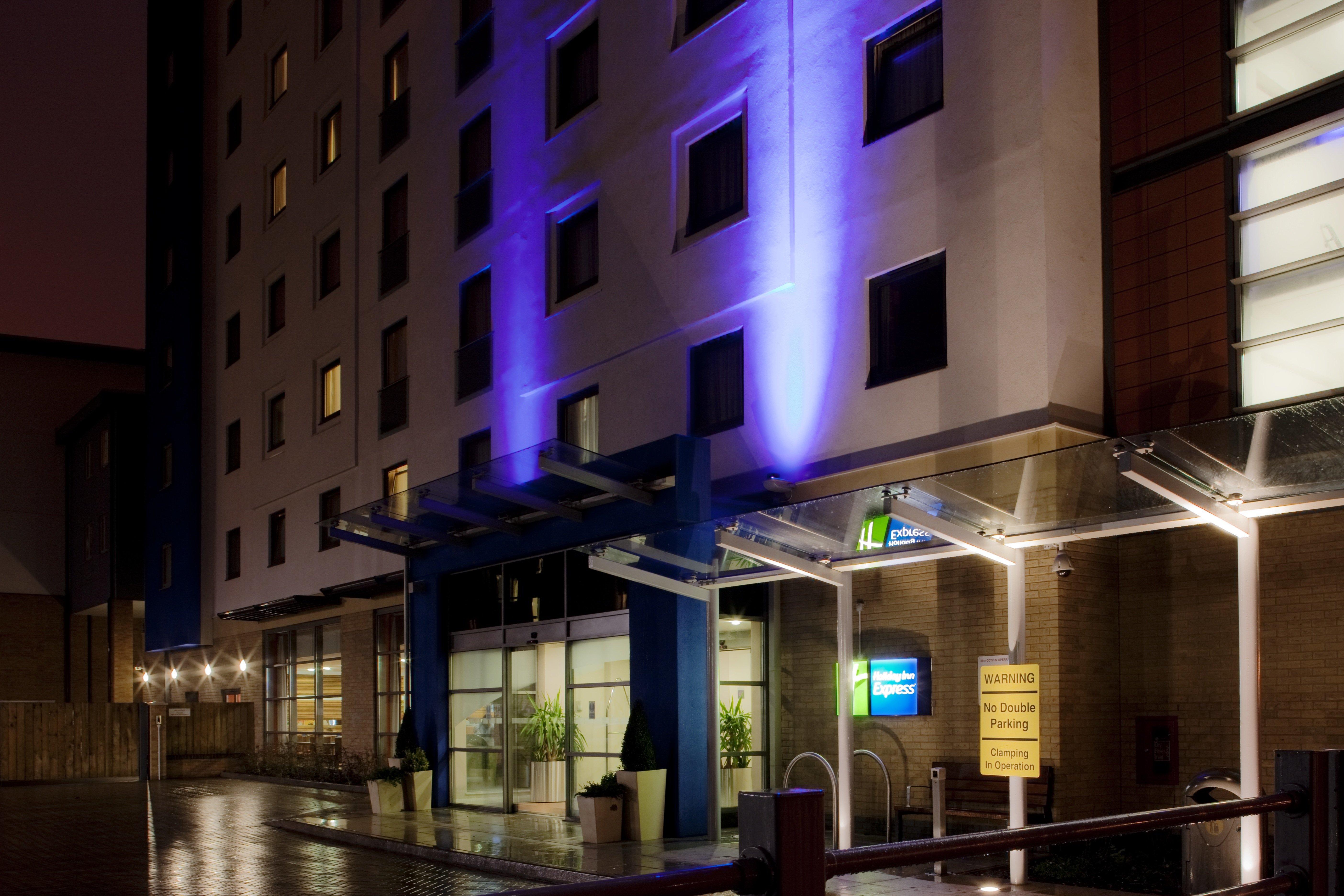 Holiday Inn Express סלאו מראה חיצוני תמונה