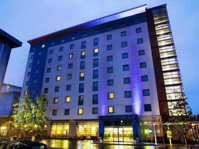 Holiday Inn Express סלאו מראה חיצוני תמונה