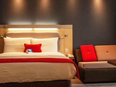 Holiday Inn Express סלאו מראה חיצוני תמונה
