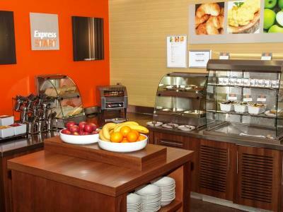 Holiday Inn Express סלאו מראה חיצוני תמונה