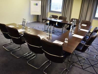 Holiday Inn Express סלאו מראה חיצוני תמונה