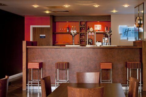 Holiday Inn Express סלאו מראה חיצוני תמונה